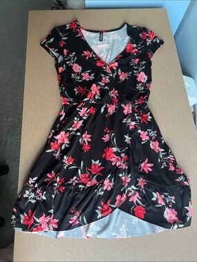 Women’s Black Floral V-Neck Dress with Pink Red Blooms H&M